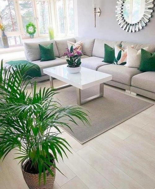 Меня привлекают различные цветы и всё, что связано с зелёным цветом, поэтому после ремонта моя квартира выглядит настолько свежо и красиво! 01