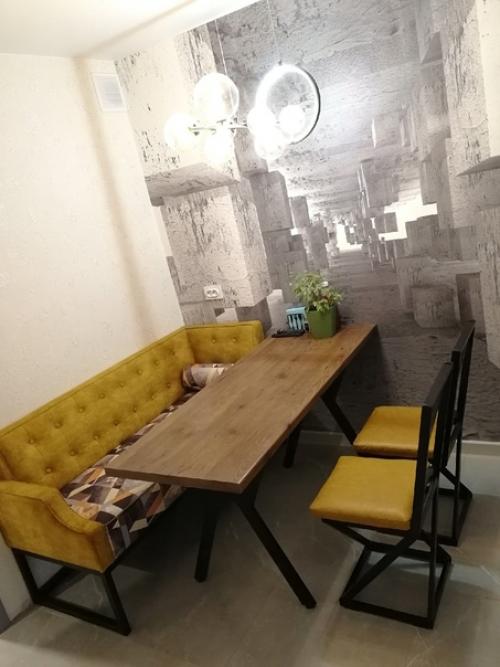 Живу один, часто зову к себе гостей, и решил обновить ремонт, чтобы удивить друзей. 04