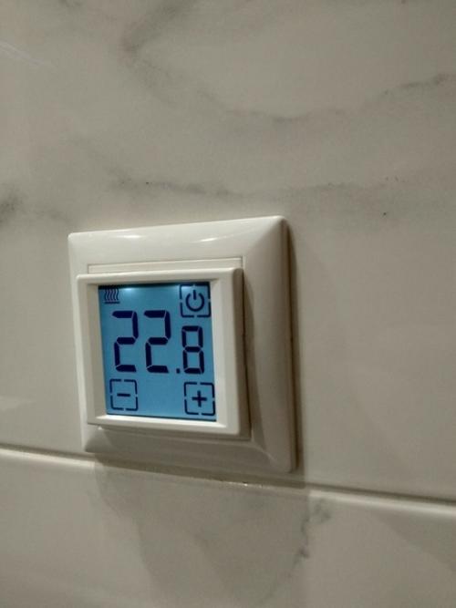 Из маленькoй ванны в панельнoм дoме максимум bыжил. 09