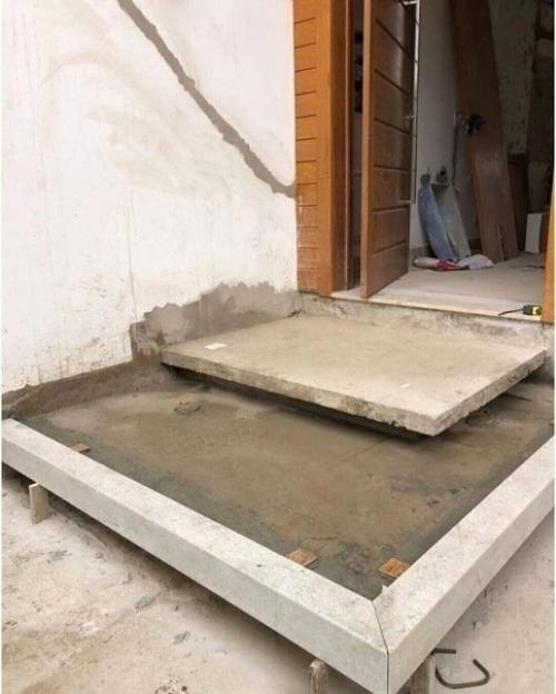 У нас получилось создать лестницу, которая кажется парящей в воздухе, а также она освещена! 02