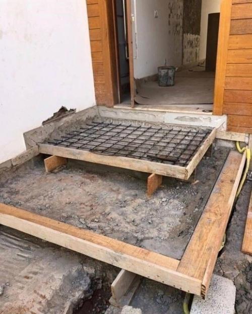 У нас получилось создать лестницу, которая кажется парящей в воздухе, а также она освещена!