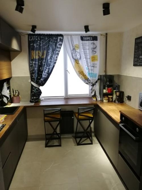 Живу один, часто зову к себе гостей, и решил обновить ремонт, чтобы удивить друзей. 02