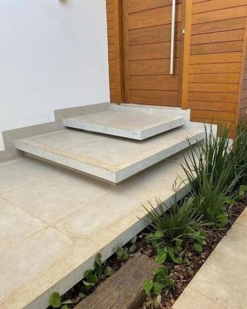 У нас получилось создать лестницу, которая кажется парящей в воздухе, а также она освещена! 03