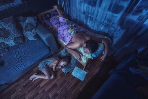 Это история о том, что случилось, когда жена уехала в командировку. 02