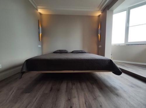 Я изготовил парящую кровать размером 1800 на 2000. 02