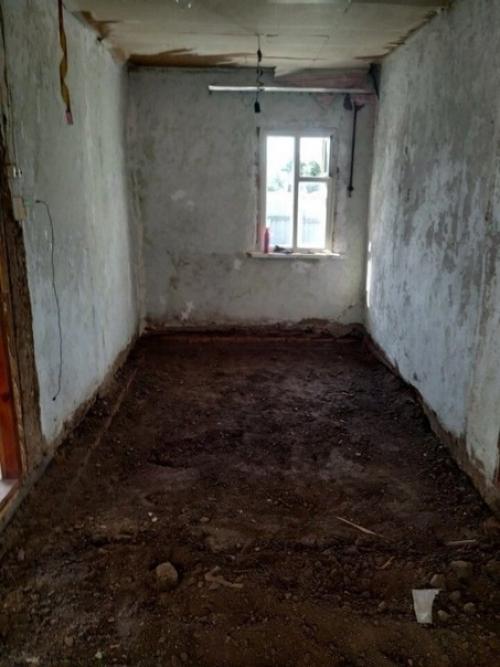 Вот в таком состоянии достался домик от дедушки с бабушкой.