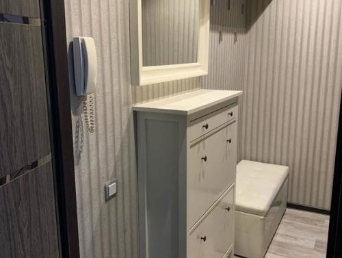 Мы с гордостью представляем нашу обновленную хрущевку - жилое пространство, которое мы создали собственными силами и фантазией! 09