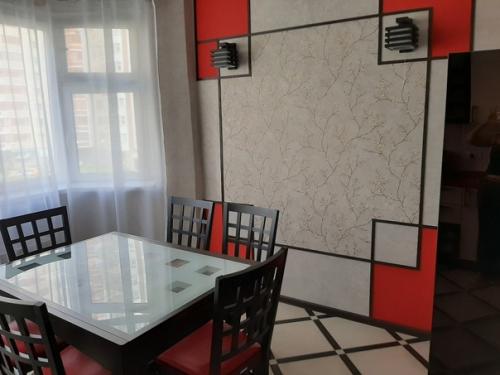 Я сама дизайнер по образованию, поэтому самостоятельно разработала дизайн своей кухни. 04