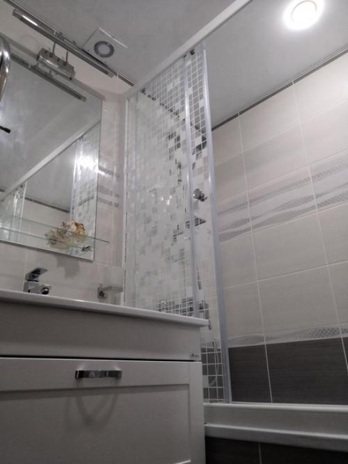 Ну вот, простенький и весьма аккуратный ремонт получился моей ванной. 02