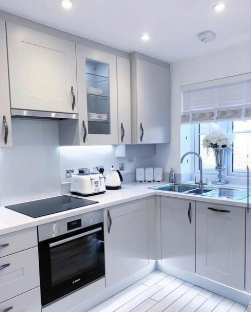 Ремонт продумали так, чтобы было максимально светло на кухне. 01