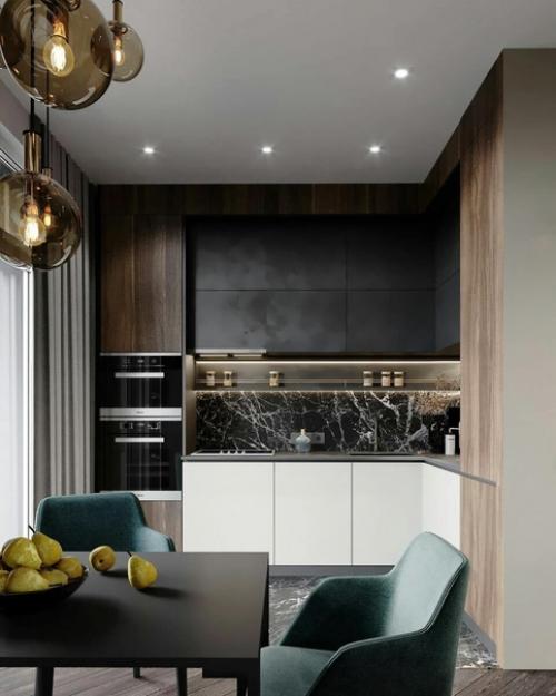 Еще одна большая студия, владельцы которой видимо переоборудовали несколько комнатную квартиру в нее убрав все двери и немного расширив проходы.