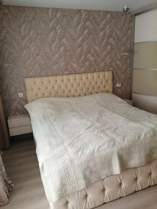 Мы не следовали за модой и решили самостоятельно провести ремонт, вложив силы и знания в его осуществление.