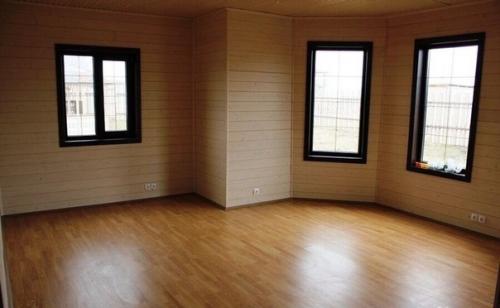 Нам этот дом обошелся всего в 150 р, за такую сумму даже квартиру нынче не приобретешь, а тут полноценный дом. 02