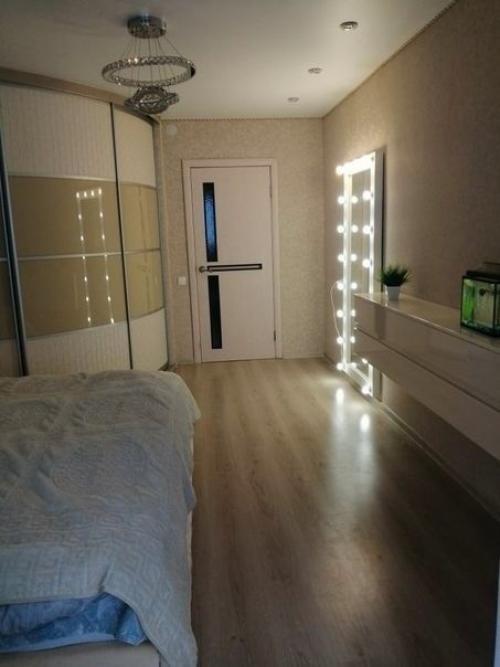 Мы не следовали за модой и решили самостоятельно провести ремонт, вложив силы и знания в его осуществление. 02