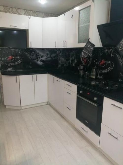 Мы не следовали за модой и решили самостоятельно провести ремонт, вложив силы и знания в его осуществление. 06