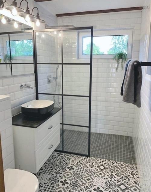 Мы решили укрепить стены и уменьшить окно. 03