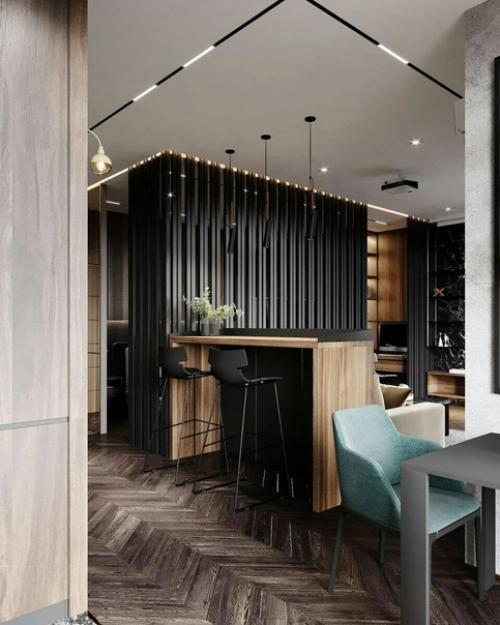 Еще одна большая студия, владельцы которой видимо переоборудовали несколько комнатную квартиру в нее убрав все двери и немного расширив проходы. 03