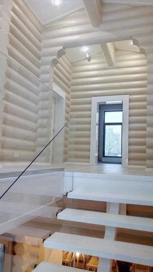 Наш обычный бревенчатый домик, тепло держит просто отлично зимой. 02