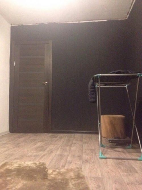 Вот купил себе комнатушку в коммуналке, да не хоромы, за то есть где жить. 02