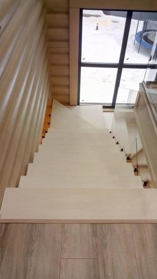 Наш обычный бревенчатый домик, тепло держит просто отлично зимой. 05