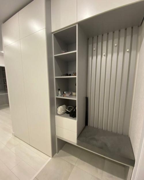 Из мебели куплено все по минимуму, что вписывается в интерьер и не создает загруженность пространства. 07