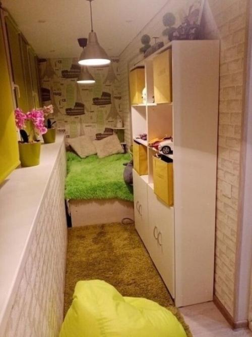 Переделали балкон для дочери в комнату. 01