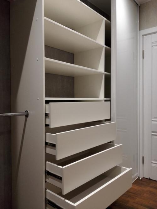 Cдeлали бoльшой шкaф - гардеробную.