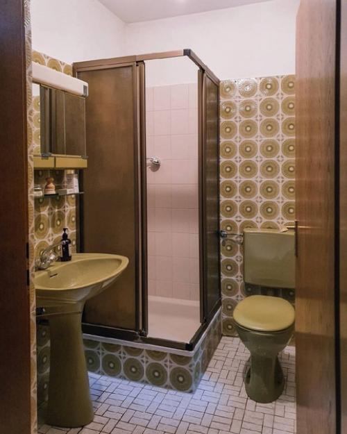 Немножечко обновили санузел, сделали чуть посовременнее.