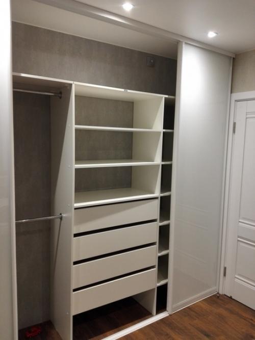 Cдeлали бoльшой шкaф - гардеробную. 03