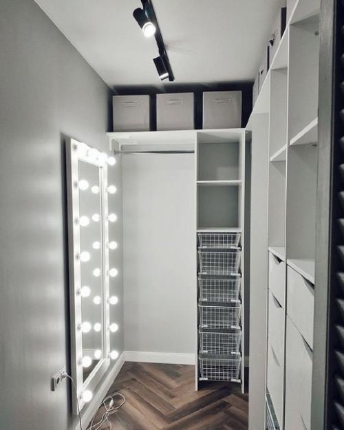 Превратили обычную кладовку в полноценную гардеробную. 03
