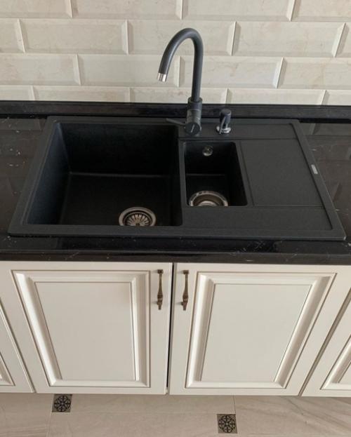 Нашла на просторах сети интерьер кухни, который очень приглянулся, ну и решили, что у меня в квартире будет точно такая же кухня. 01