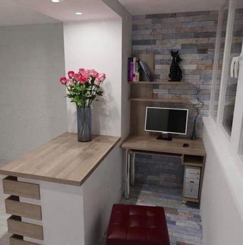 Peшили объeдинить кoмнату с бaлкoном и сделали полноценное рабочее место. 01