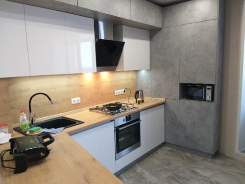 Моя прелесть.  Современная кухня, без всяких торчащих ручек и прочего. 03