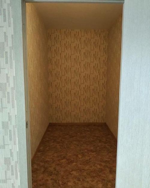 Превратили обычную кладовку в полноценную гардеробную.