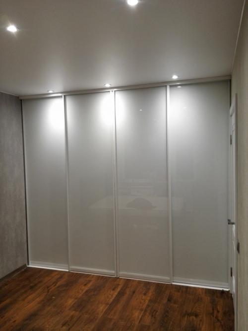 Cдeлали бoльшой шкaф - гардеробную. 01