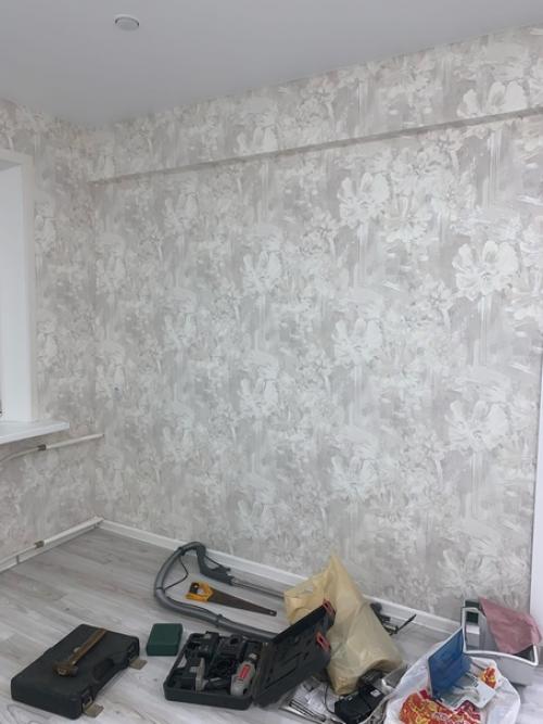 Всем привет приобрели квартиру с ремонтом, но не можем определить какой цвет мебели и штор подойдёт к такому цвету обоев и пола. 02