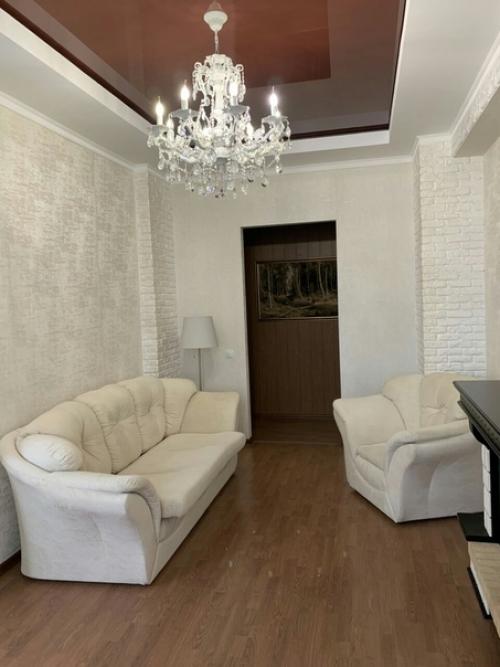 Вот так обустроил гостинную у себя дома.