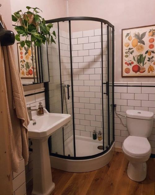 Немножечко обновили санузел, сделали чуть посовременнее. 03