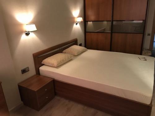 Вот таким образом оформили спальную комнату. 09