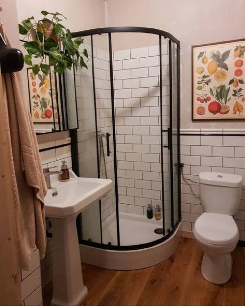 Немножечко обновили санузел, сделали чуть посовременнее. 05