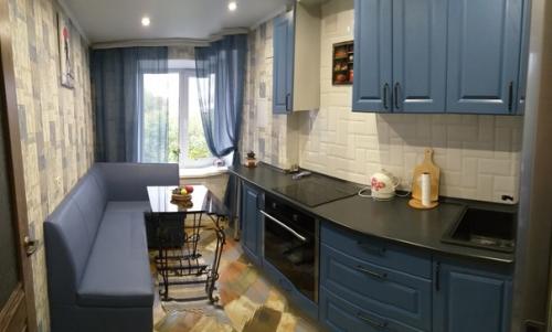 Планировка у нашей кухни не стандартная, по этому пришлось делать гарнитур под заказа.