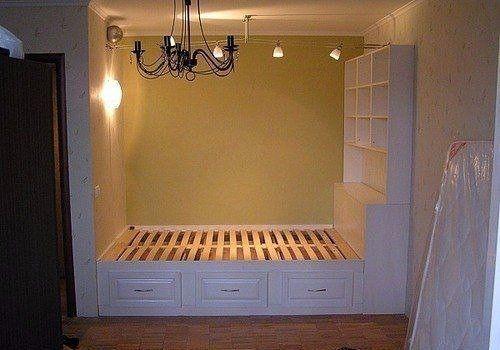 У нас теперь есть такая кровать, муж сам постарался сделать. 02