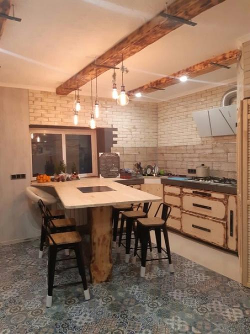 Такую вот кухню мы у себя в частном доме сделали. 06