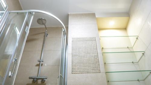 Отремонтировали ванную комнату. 04