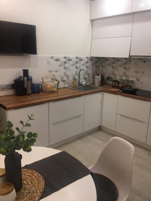 Yютнaя aтмocфepa мoeй квapтиpы пocлe кaпитaльнoгo peмoнтa maкcимaльнo. 01