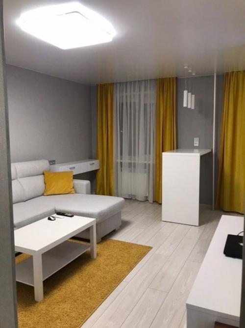 Наша белосерая квартира с добавлением оранжевого цвета.