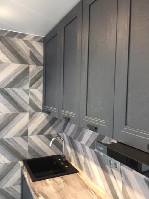 Вот такой гарнитурчик с фартуком поставили. 03