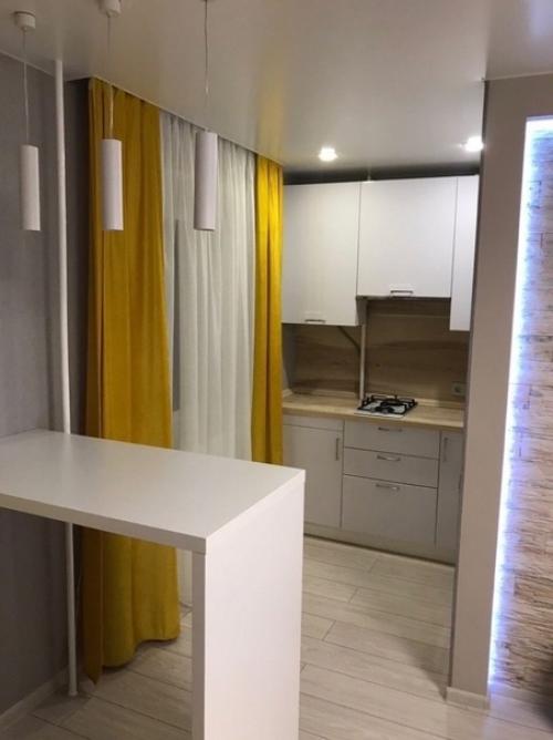 Наша белосерая квартира с добавлением оранжевого цвета. 02