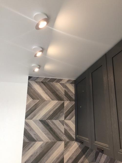 Вот такой гарнитурчик с фартуком поставили. 02