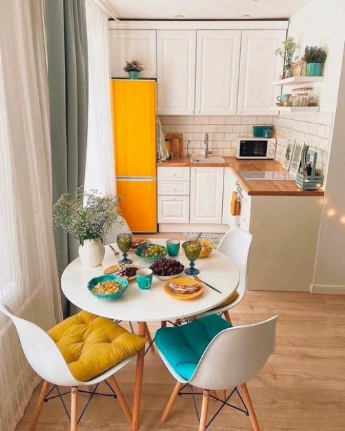 Вы только посмотрите, как же здесь стало светло из-за правильно подобранных цветов в интерьере! 01